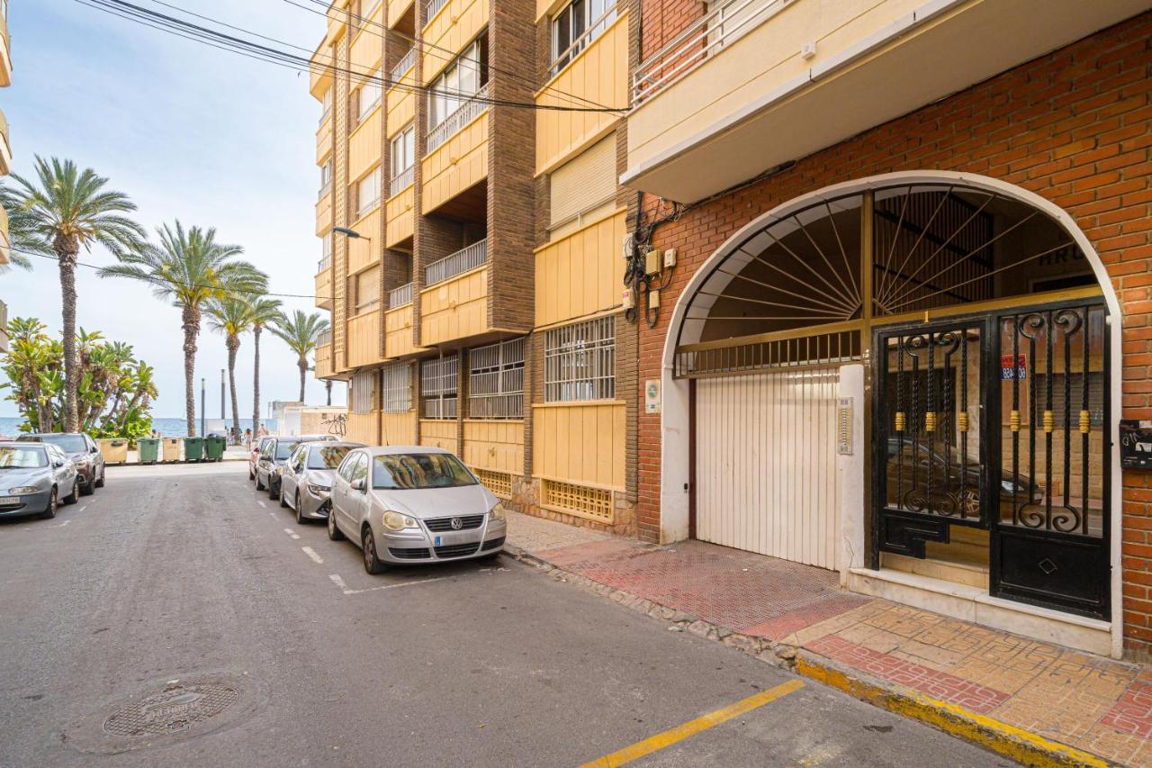 Casa Terra: Apartment 50 Meters From The Beach 또레비에하 외부 사진
